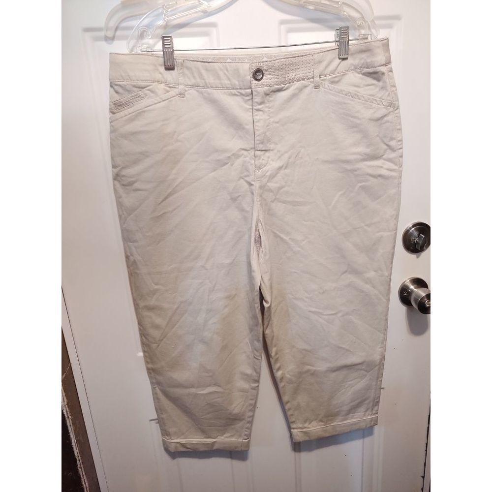Intro Love The Fit‎ Khaki Capri Length Button Close Pants Women's Size 14